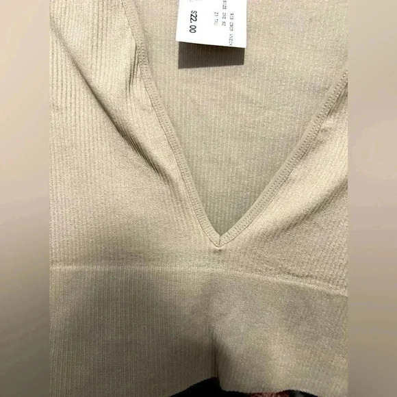 NWT Tan Seamless Long Sleeve Deep V Ribbed Top - Picture 3 of 6